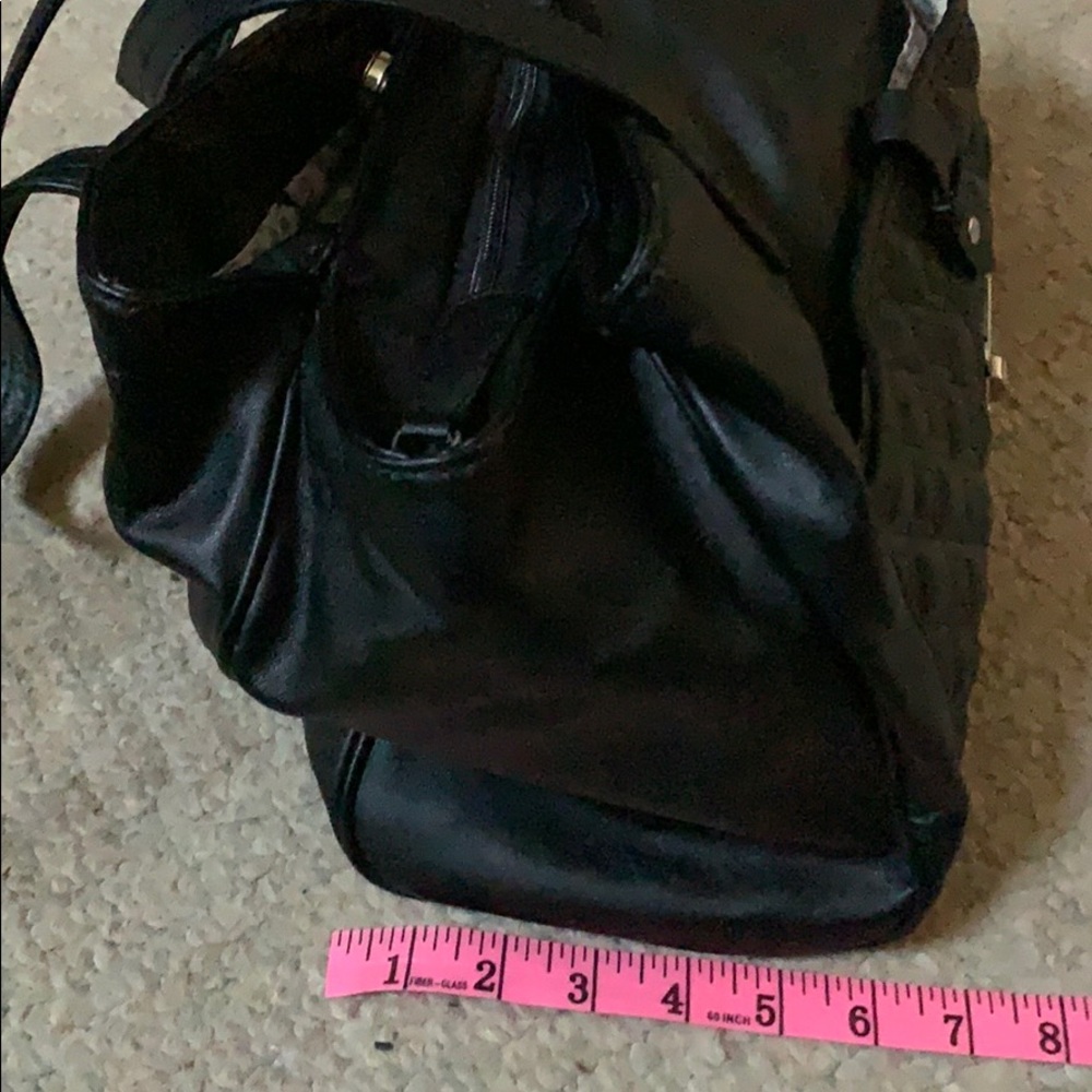 Guess - Picture 4 of 8